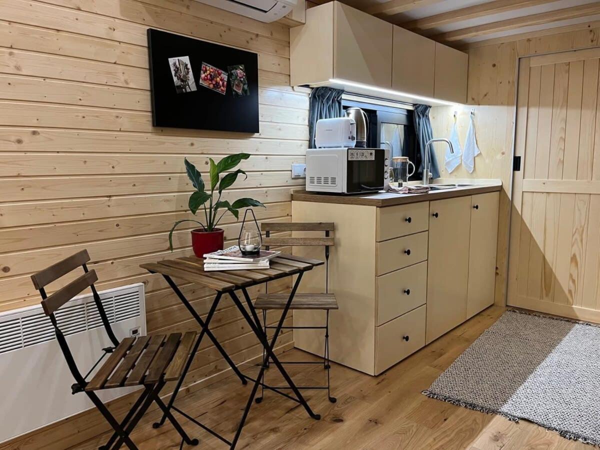 Lisi Grun Tiny House By Tiny Away Villa Sattledt Bagian luar foto